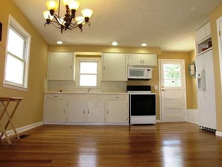 2nd image of 3028 Dwight Ave