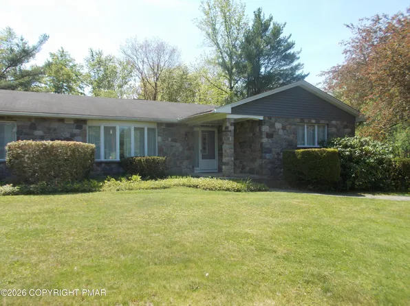 5130 Mountain View Dr, Stroudsburg, PA 18360