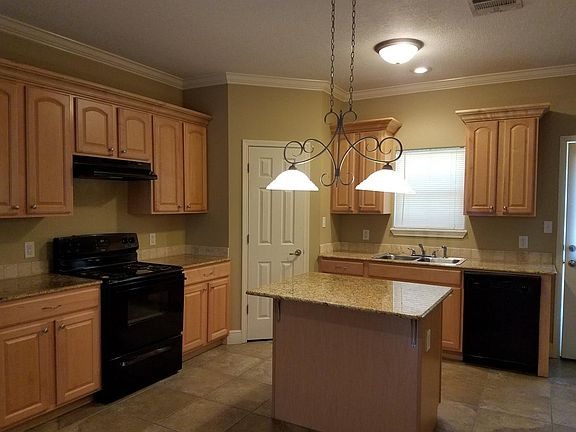 2nd image of 1720 Mignonette Ln Unit C