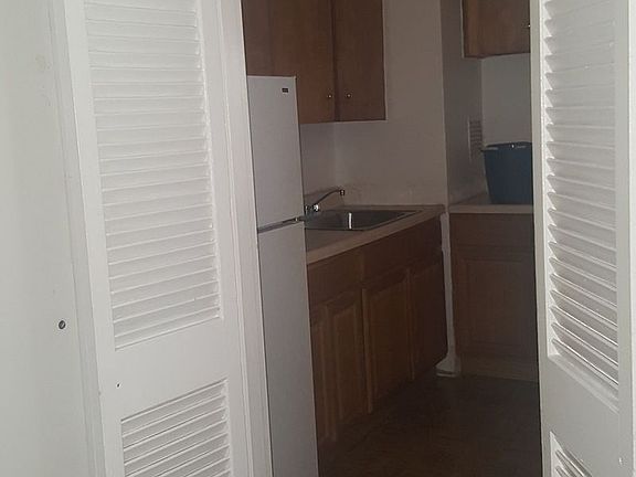 5th image of 315 Ocean Pkwy APT 6A
