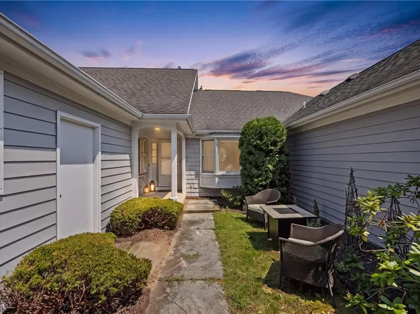 51 Greenwood Park, Pittsford, NY 14534