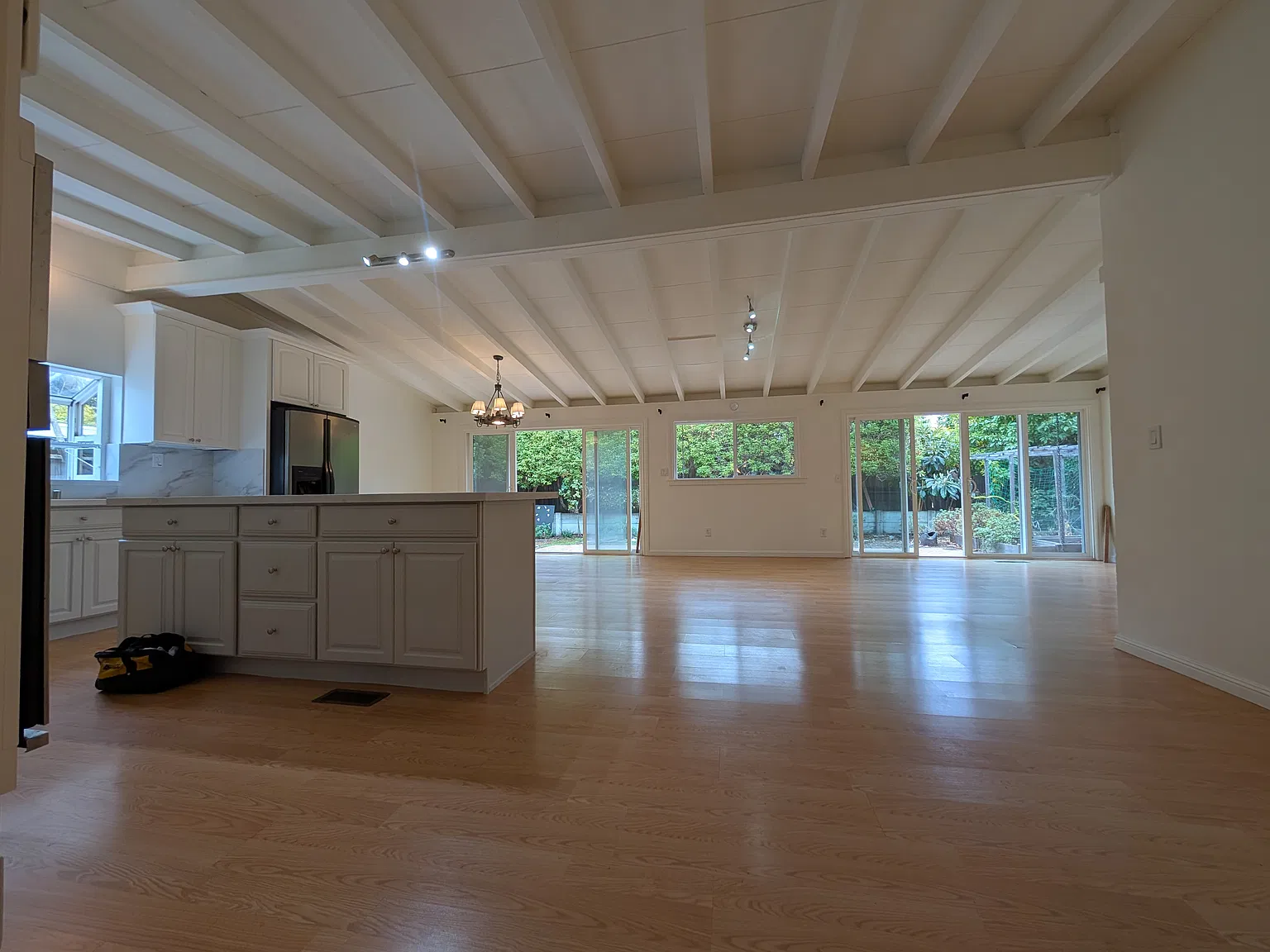 5 bed, 2010 sqft, $9,500 — Photo 3