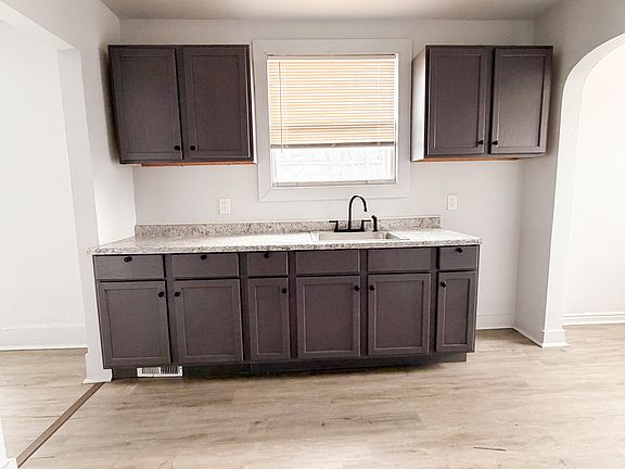 5th image of 15327 Cheyenne St