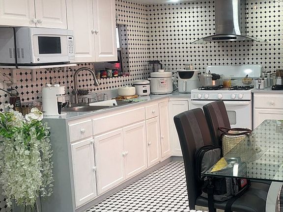 4th image of 2980 NW 79th St #224