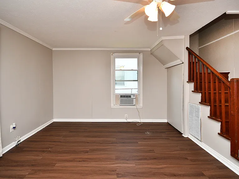 81 Wallace St — Photo 36