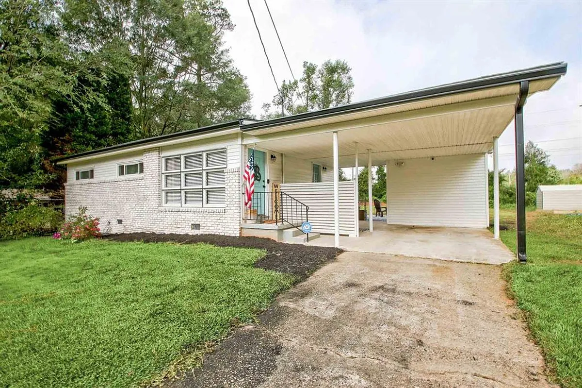 Building Photo - 22 Willow Dr