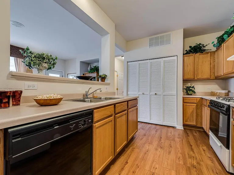Sutton Place Apartments — Photo 13