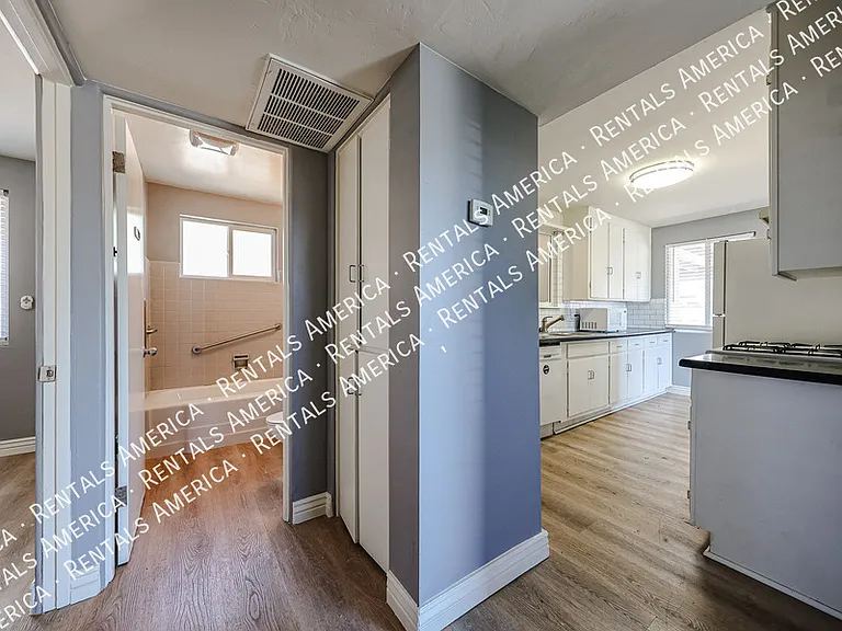 404 W Mission Ln — Photo 14