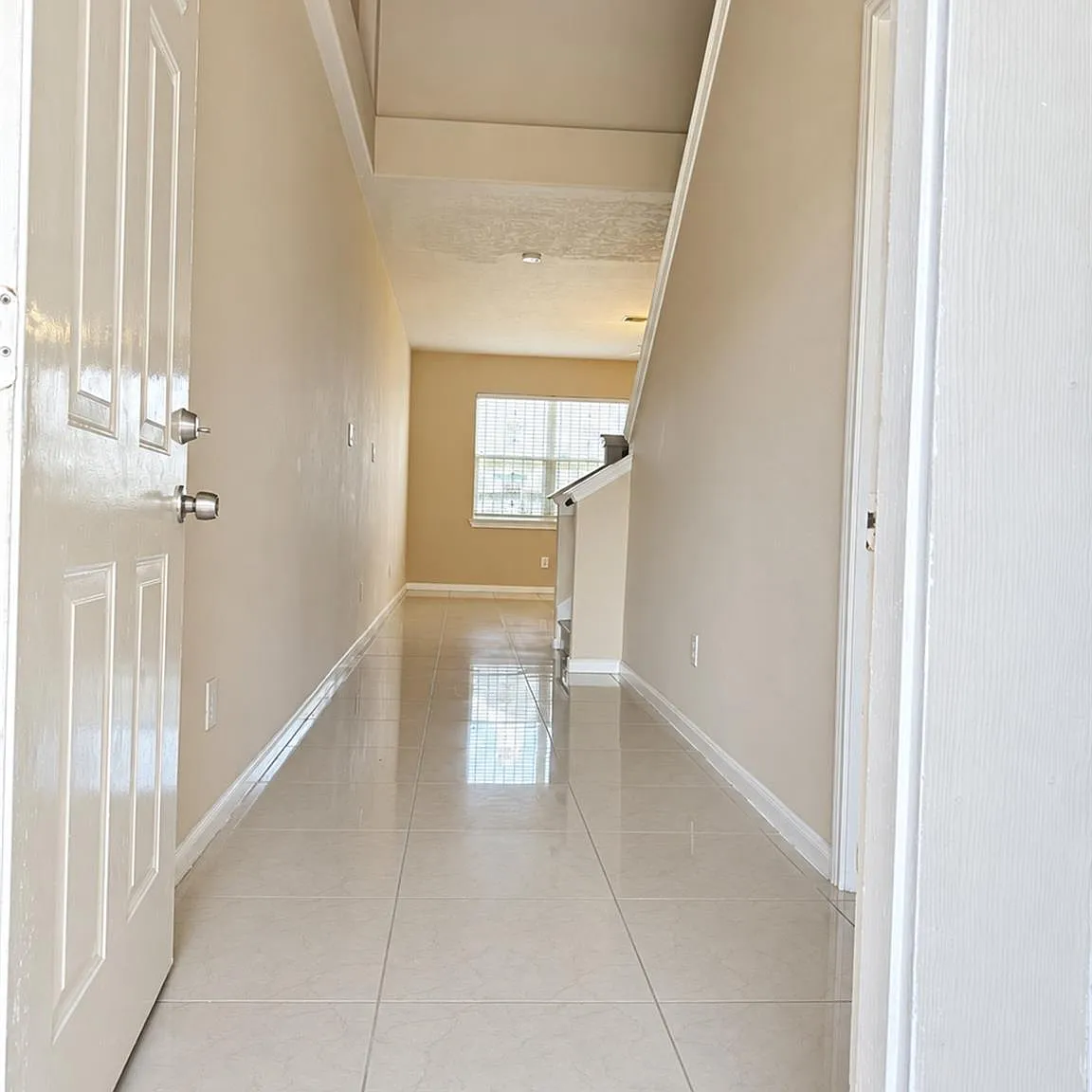 4 bed, 2.5 bath, 2035 sqft, $1,900 — Photo 3