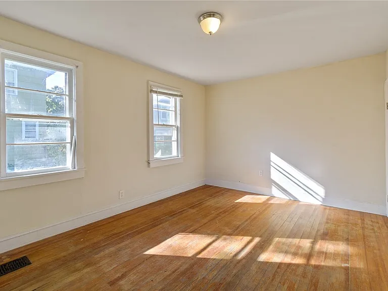 250 Sanford St — Photo 10