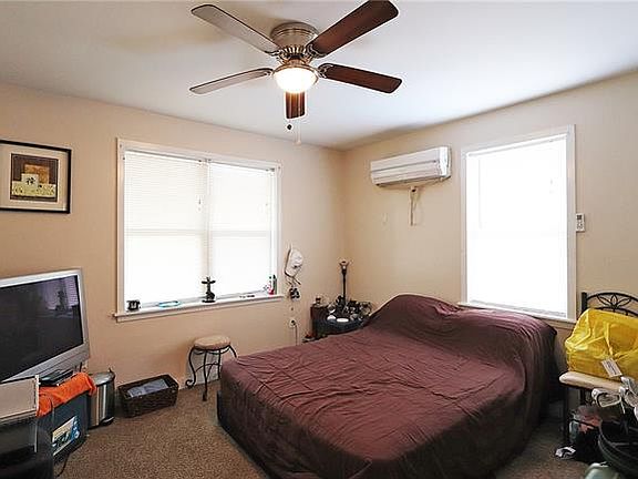 5th image of 113 Carnation Ave APT C