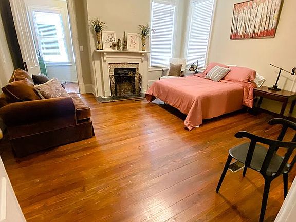 4th image of 2501 Barnard St