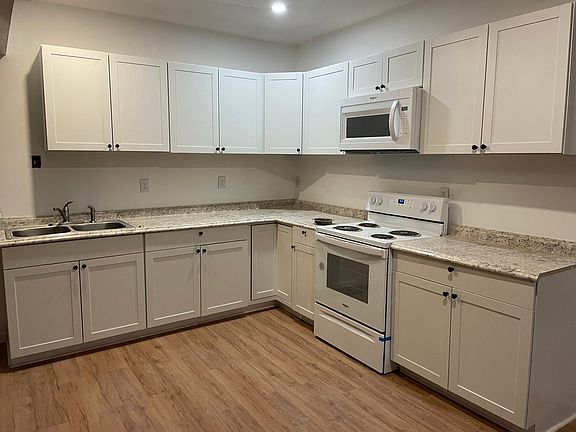 3rd image of 134B Franjoy Ln #1
