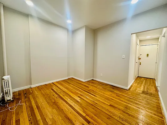 Rented by DeSimone Real Estate | media 2