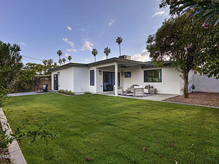 4235 N 35th Way — Photo 32