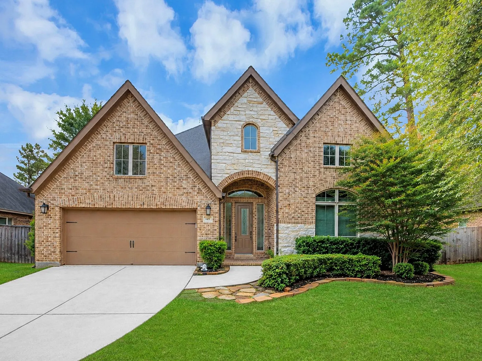 5 bed, 3.5 bath, 3395 sqft, $3,800 — Photo 2