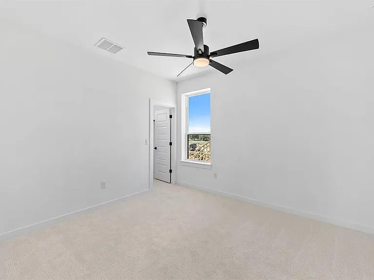 110 Pennybacker Ln — Photo 19