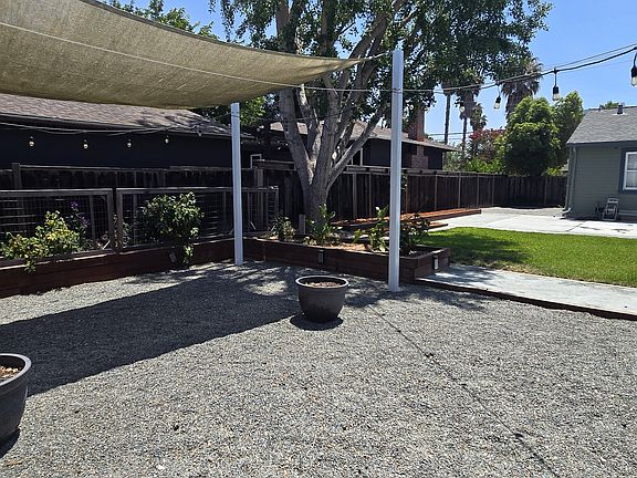 3rd image of 147 W Rosemary Ln