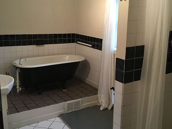 5th image of 244 Humboldt Ave N #1