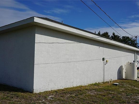 5th image of 126 NW 12th Pl