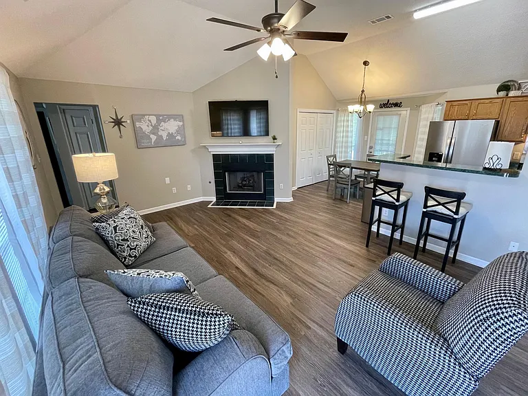 3795 Clarion Dr — Photo 6