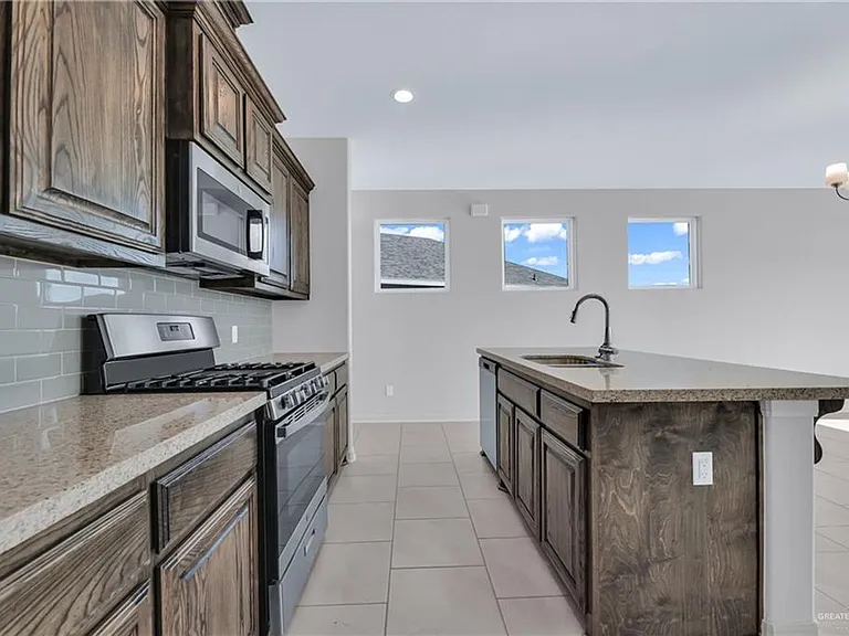 2402 Augustin Ct — Photo 7