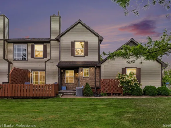 237 Barrington Cir, Lake Orion, MI 48360