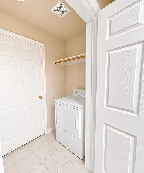 560 W Elm St #C — Photo 9