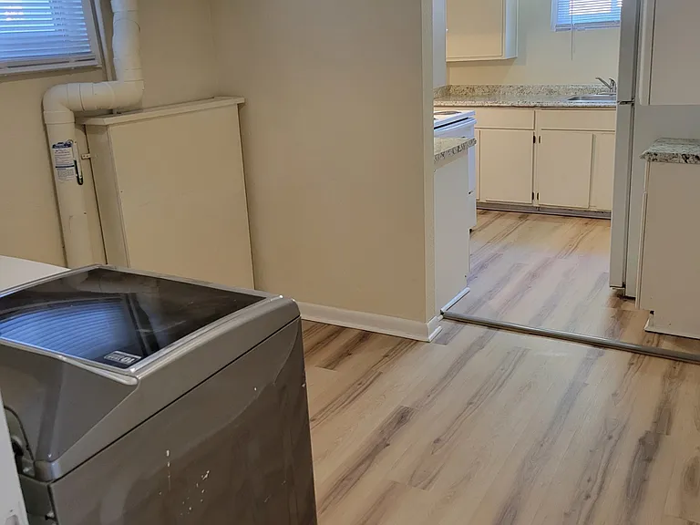 Laundyroom - connects to Kitchen