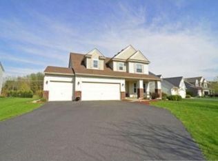 714 Oak Ct, Victoria, MN 55386