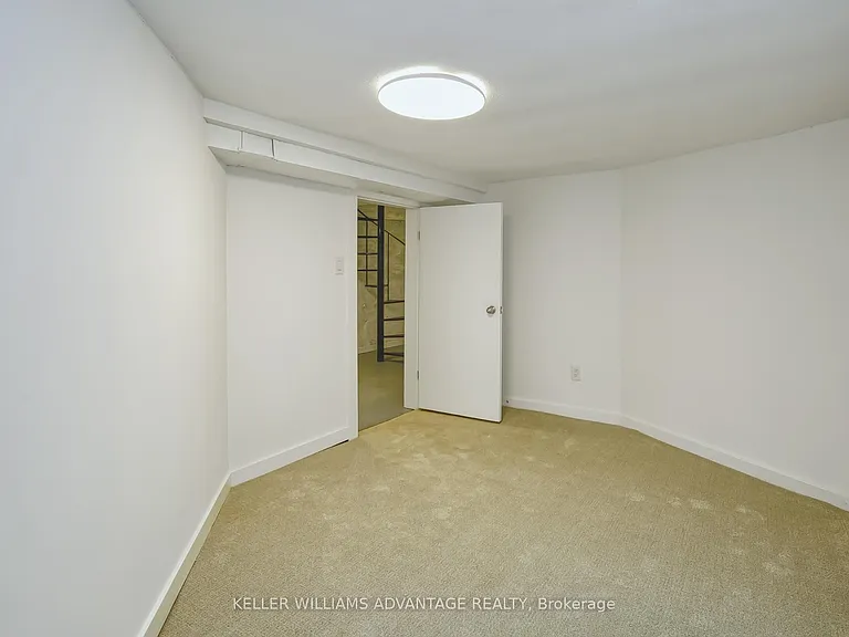 254A Carlton St — Photo 26