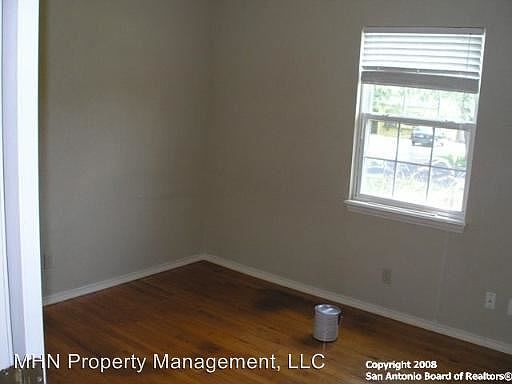 3rd image of 507 Blakeley Dr
