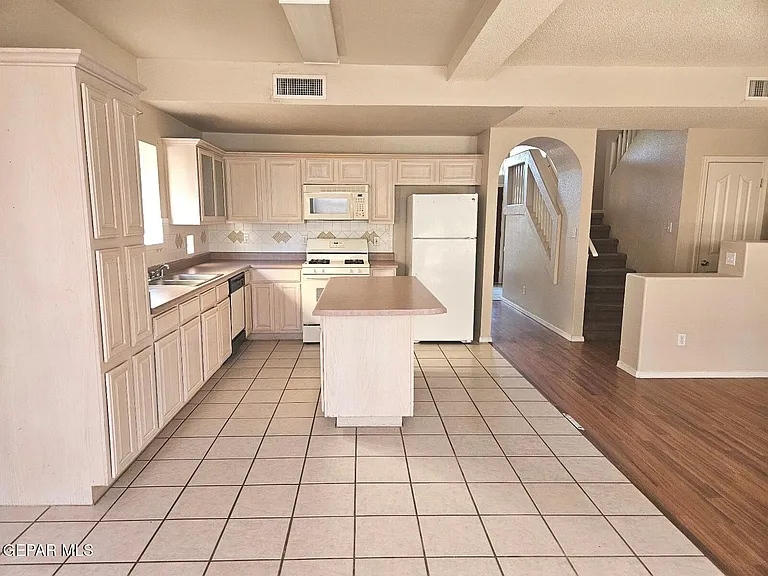 12604 Sun Terrace Ave — Photo 5