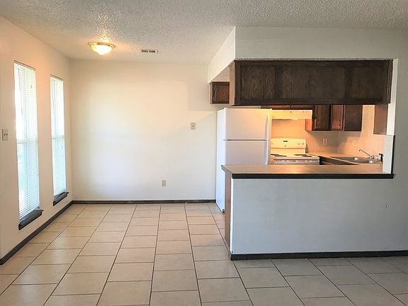4th image of 1001-1003 N 5th St W