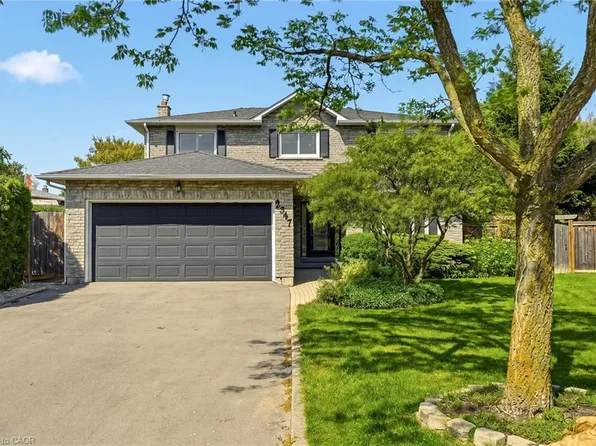 2347 Tweedsmuir Ct, Burlington, ON L7P 4K9