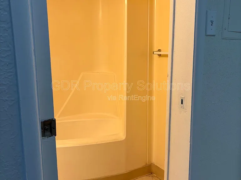 1100 Coal Ave SW #7 — Photo 7