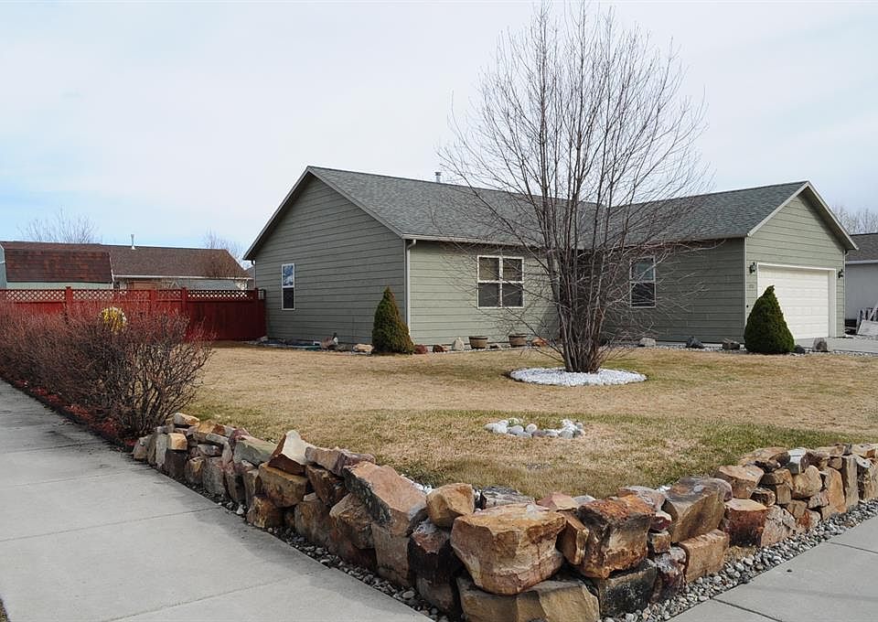 1st image of 820 Dimaggio Dr