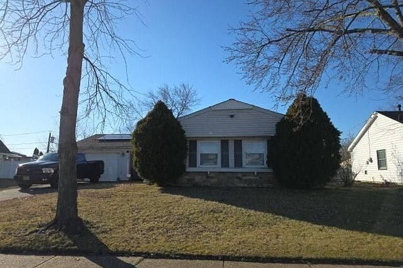 1st image of 32 Gabriel Ln