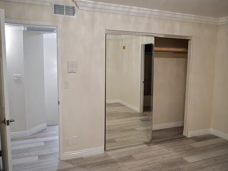 1726 Winona Blvd #104 — Photo 35