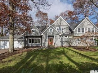 39 Woodland Dr, Smithtown, NY 11787