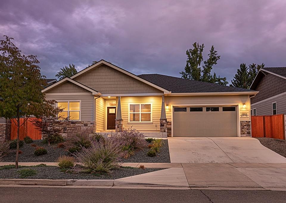 1st image of 2992 Chapman Ln