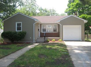 233 Sherman St, Westbury, NY 11590
