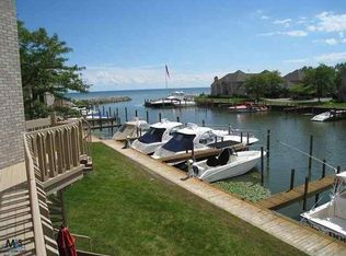 26251 Harbour Pointe Dr N, Harrison Township, MI 48045