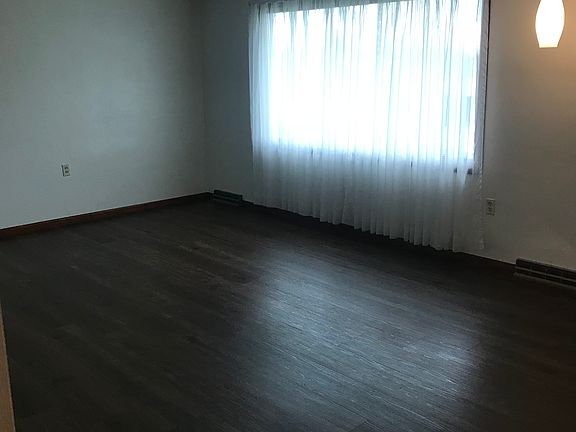 4th image of 366 Garden Dr