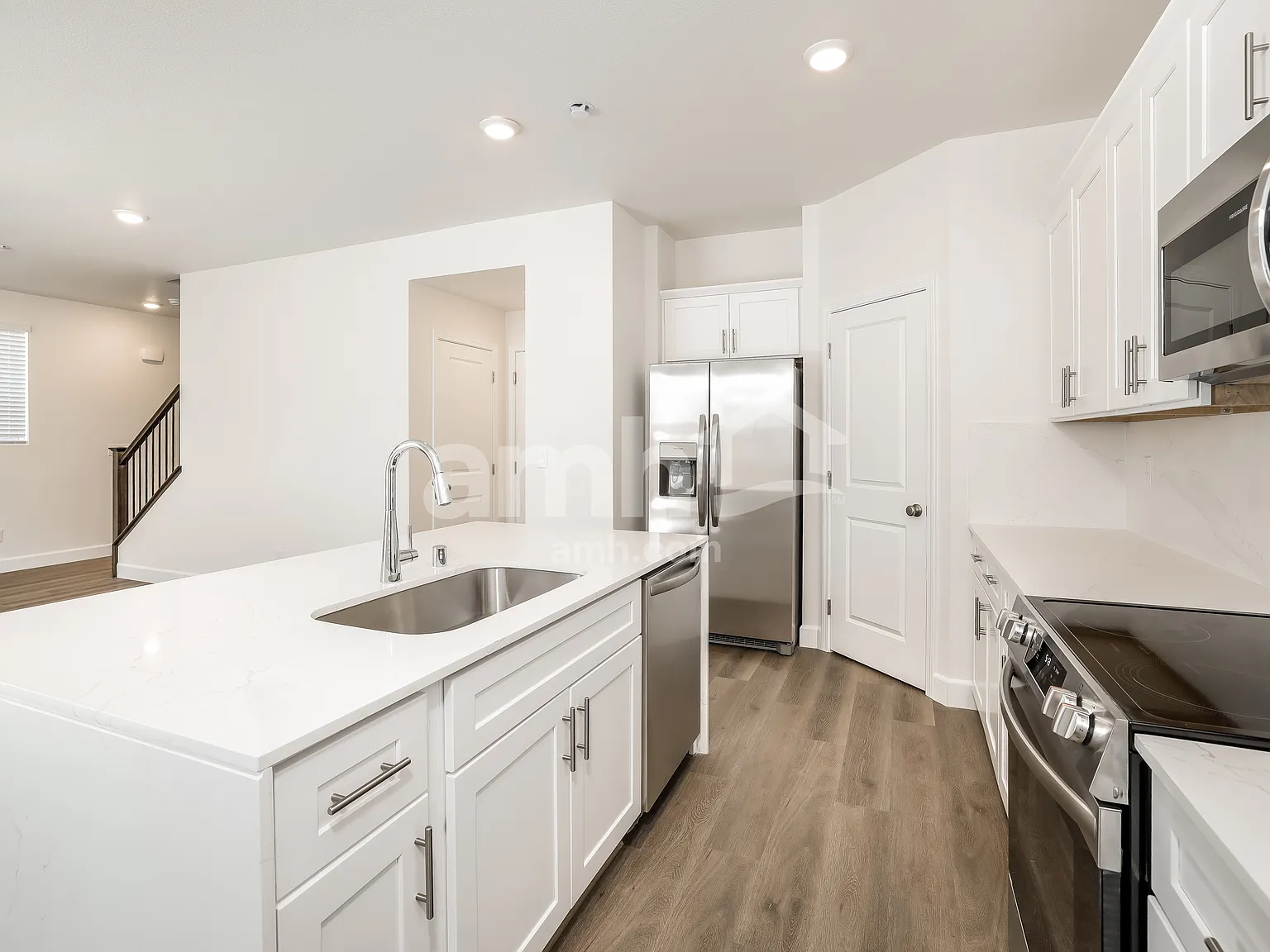 4 bed, 2.5 bath, 1837 sqft, $3,240 — Photo 3