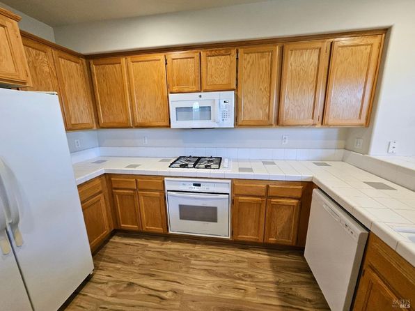 43 Johnson St, Windsor, CA 95492