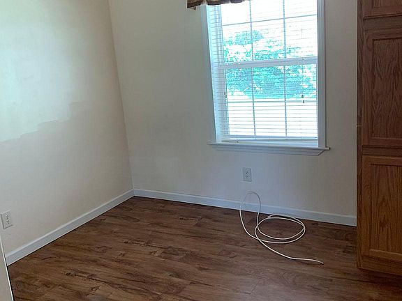 5th image of 8005 N Meadowview Cir #B