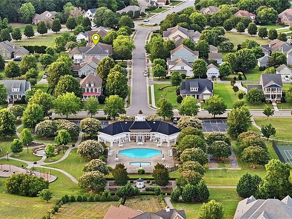 5th image of 2107 Governors Pointe Dr