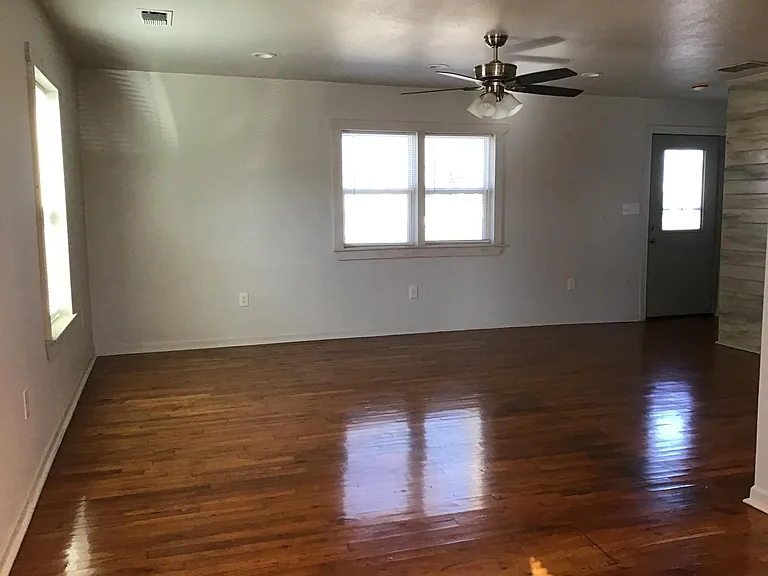 900 E Highway 82 — Photo 10