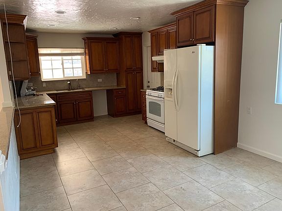 4th image of 2404 Fleetwood St